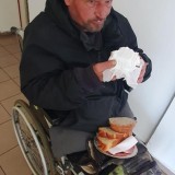 Hajléktalan szálló Húsvéti ételosztás
